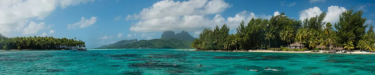 Le lagon et les reliefs de Bora Bora